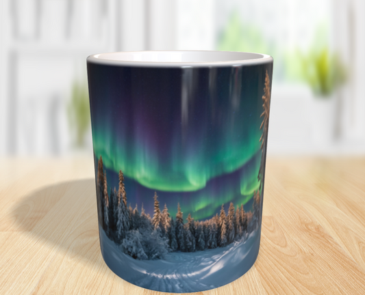 "Zauber des Nordens: Polarlichter über der Winterlandschaft"
